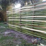 Stage créatif d'une journée "palissade en bambou" à l'Ecomusée, site de Juillé à Saulgé