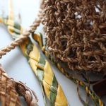 Stage de 2h en famille à l’Écomusée, site de Juillé à Saulgé, "Réalisation d'un bracelet, en tresses et cordelettes, en cordage végétal"